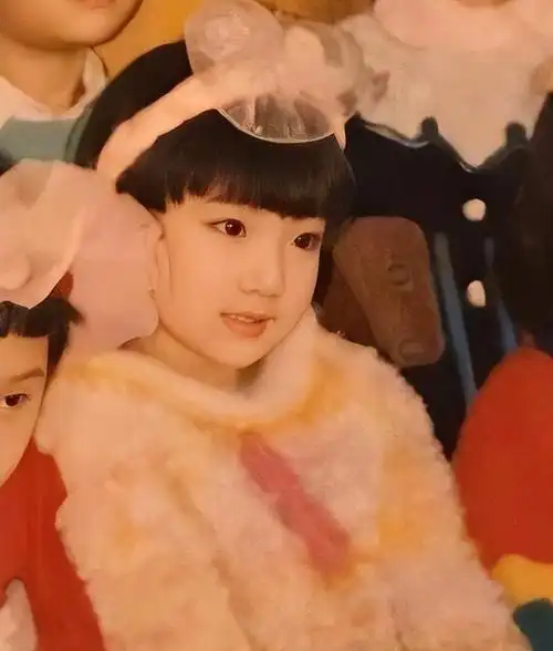 当红明星毛晓彤天真可爱的长相背后童年经历让人听了想掉眼泪