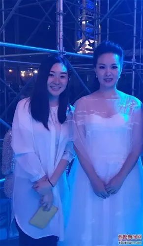 著名歌唱家雷佳合影