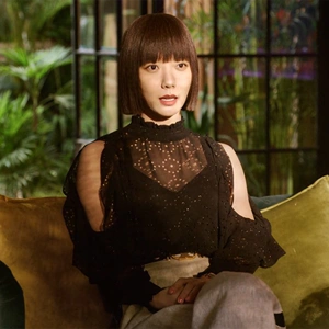 欧洲北辙南辕尤珊珊王珞丹同款黑色露肩衬衫女宽松高领雪纺衫上衣