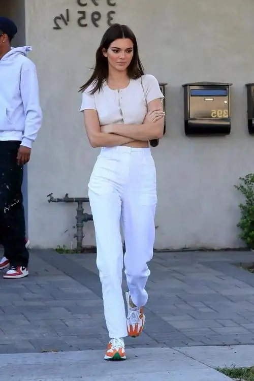 171cm海莉和179cm肯豆,同穿一身白造型,这身材比例绝了!