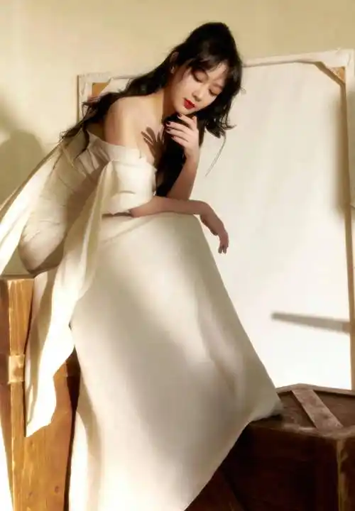 杨紫|白色抹胸裙,柔美而优雅 67_时尚_魅力_舞台