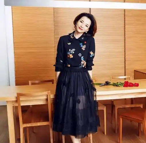 日常搭配-套装日常搭配之中,基础单品的时尚感是毋庸置疑的,例如董卿