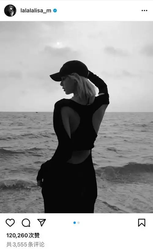 lisa更新动态展示背影杀!大秀好身材,"舞蹈生"背部都这样吗?