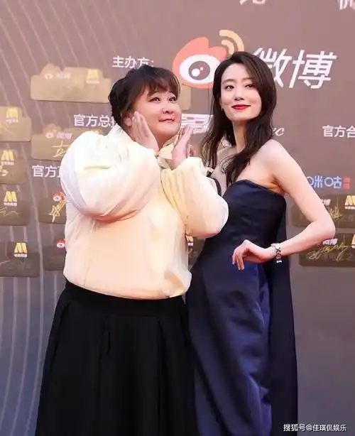 微博电影之夜红毯:景甜贵气,孟美岐矮矬,贾玲胖成两个张小斐_表演