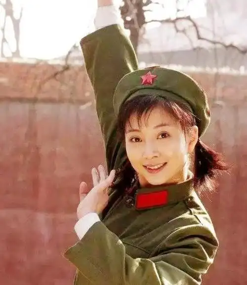 她是人间水蜜桃多辆豪车轮流开如今44岁却活得像20