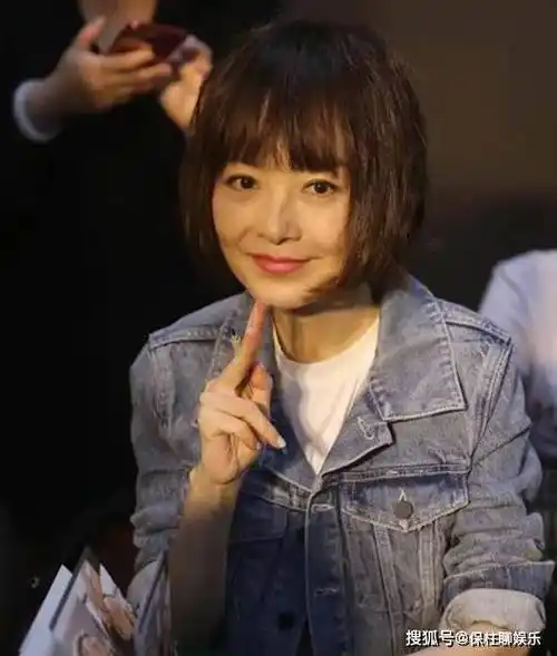 曾经鲁豫结婚前还是很胖的,但是没想到遇上了一个渣男老公,当初两个人