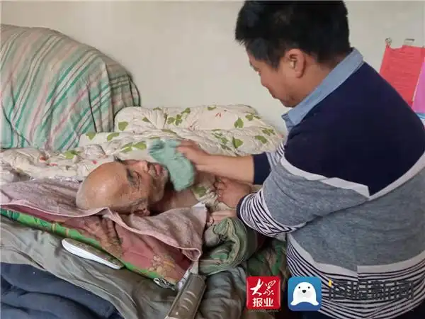 阳信县金阳街道北辛村党支部书记爱心坚守长期义务照顾患病老人