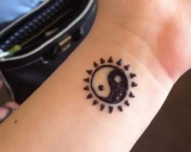 多款黑色线条素描经典文艺阴阳八卦纹身图案,黑色线条素描描绘的文艺