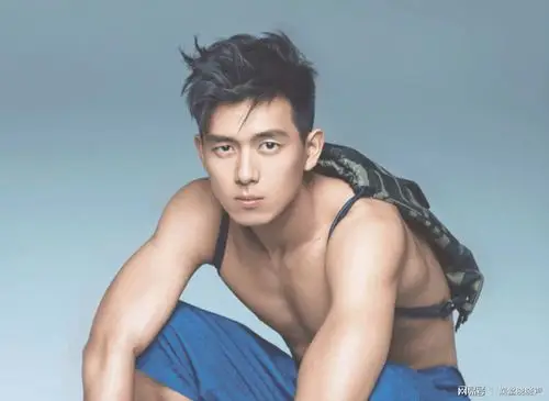 李现从200斤到130斤的改变:虽然辛苦,但我选择滚烫的人生