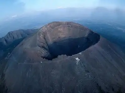 在地球上已知的"死火山"约有2000座;已发现的"活火山"共有523座,其中