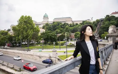 梁洁西装干练酷飒写真图片35