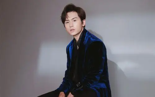 张哲瀚儒雅帅气写真图片桌面壁纸