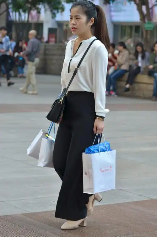 街拍(原片直出)-----------请朋友们欣赏重庆妹纸