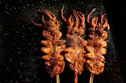 包括大连铁板鱿鱼串和火爆铁板鱿鱼须.