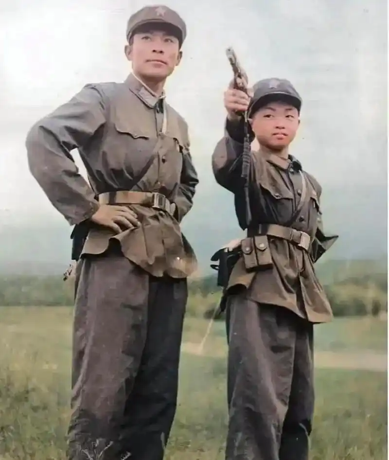 金星父亲金永哲年轻时的是沈阳军区作战部的一个参谋,当年他在部队被