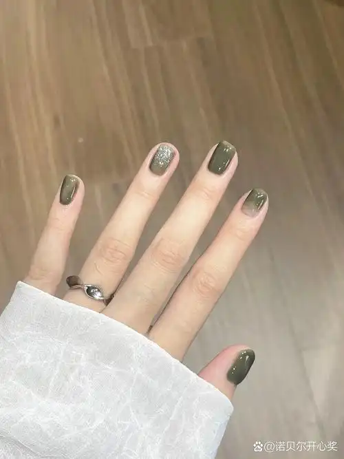 冰透灰绿95冷色系真的很显白耶～ #美甲# #亲手晒美甲# #夏天美甲