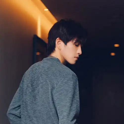 第一眼就会让你心动的真人霸气帅哥头像冷酷王子