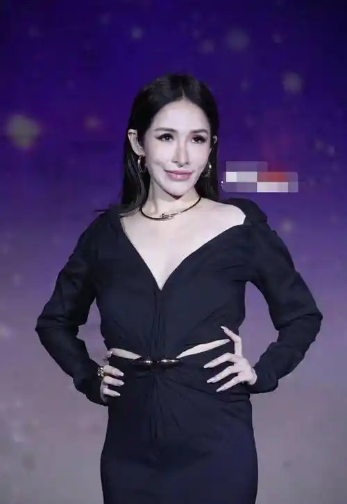 萧亚轩怎么变这样了?