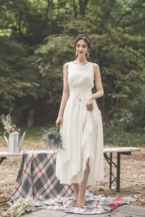 朴正允精灵风穿搭:白色雪纺薄纱连衣裙