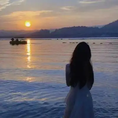 2023年单人头像 超火的头像单人2022最新款女生图片_女生头像_头像屋