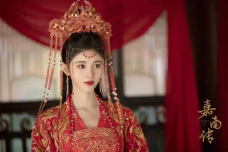 女明星古风大婚嫁衣造型四海八荒来沾喜气