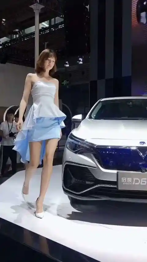 让你看看身高180汽车模特美女车模大长腿车展模特走