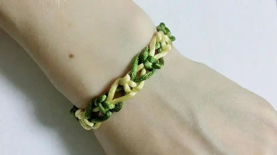 一根红绳手链编法(一根红绳手链编法教程)_大全-幸福起航