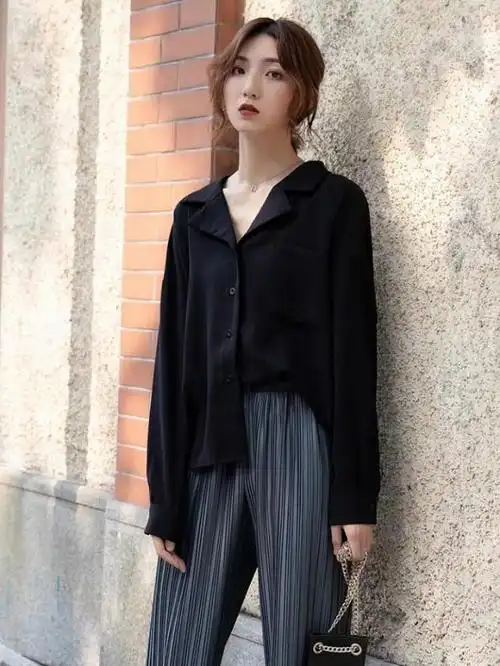 女生穿黑色衬衫配什么下装好(腿粗)