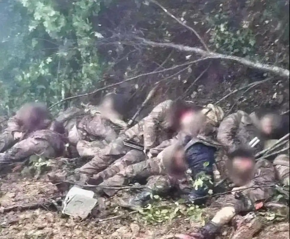 可惜了乌克兰女兵香消玉殒,战争让女人走开,可这里是死亡!