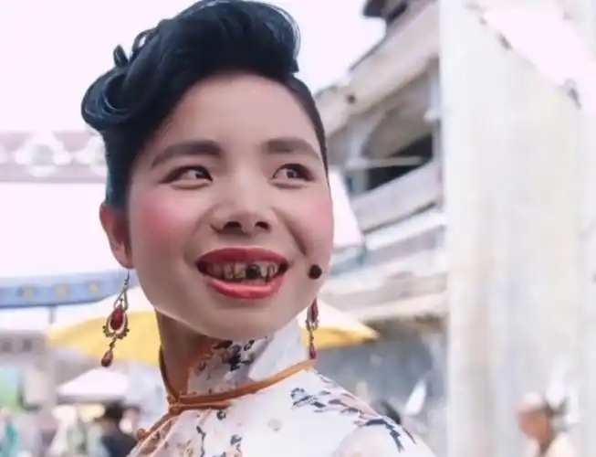 回眸一笑百媚生