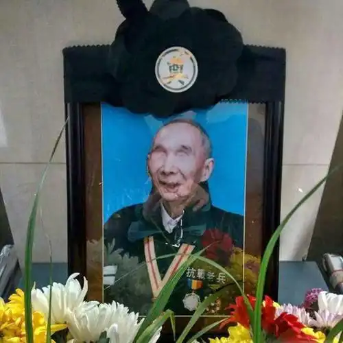 抗战老兵双目失明隐功七十年,因印章暴露身份,部队派出六辆坦克