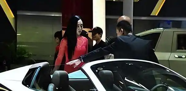 赖文峰出狱后近况曝光,娶小23岁年轻娇妻,素颜照完胜