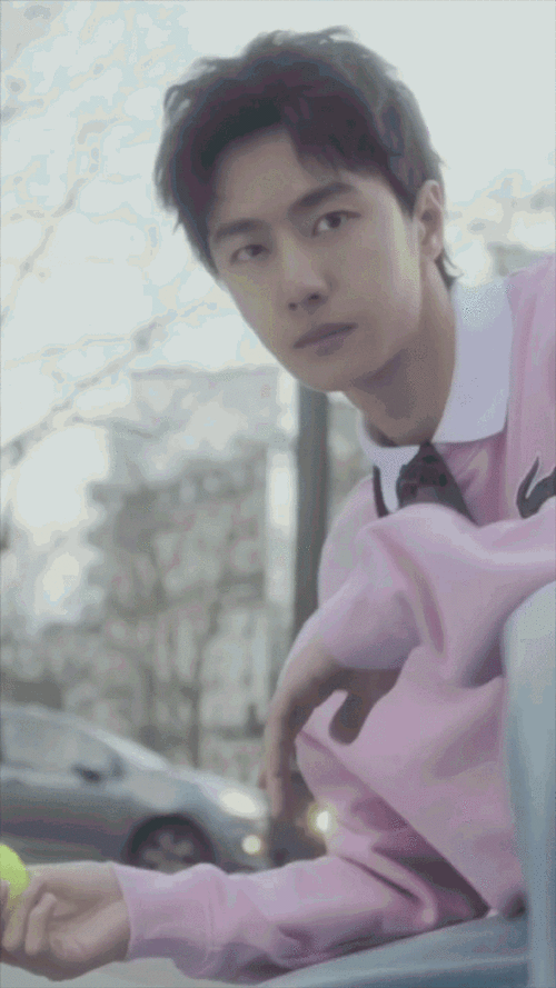 王一博巴黎粉色穿搭##王一博穿粉