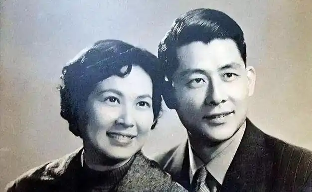 王心刚,和妻子相爱63年,相依相伴让人羡慕|演员|话剧|电影|寂静的山林