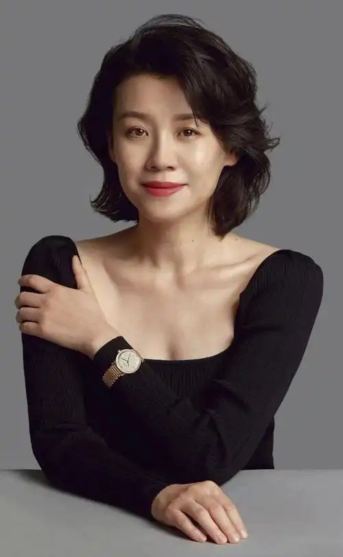 刘琳:50岁实力派演员,不靠露肉博眼球,越老越优雅大气