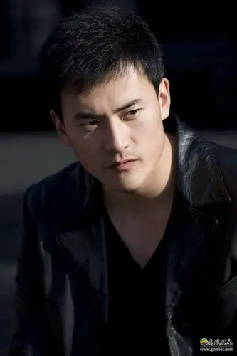 赫子铭确实有很大精神压力:曾多次彻夜喝醉