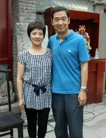 63岁张国立全家近照儿子成了最大遗憾一决定让邓婕遗憾一生