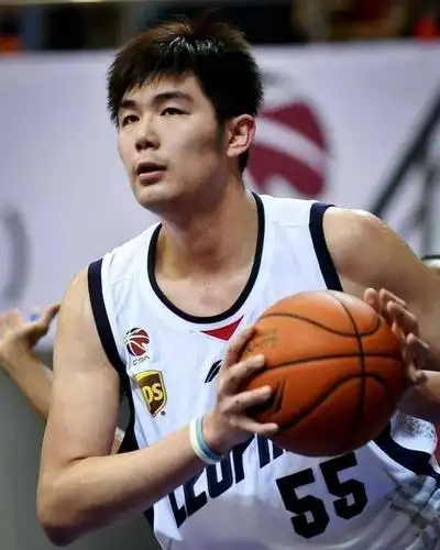 孙桐林娇妻美若天仙,曾是艺人今成全职太太,身姿绰约不输卡戴珊