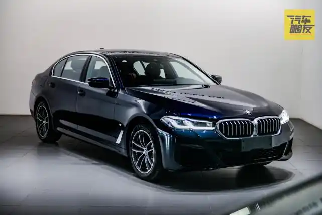 图赏实拍四川首台宝石青宝马新5系