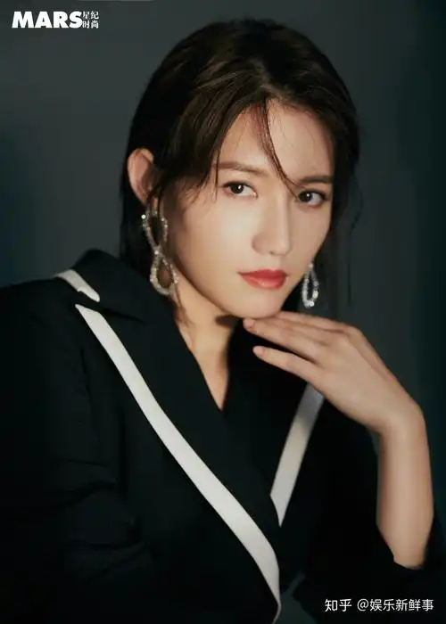 苏青演绎干练优雅职场风 温柔霸气自由切换 - 知乎