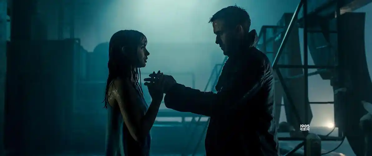 《银翼杀手2049》曝高清剧照 人物造型一览无余