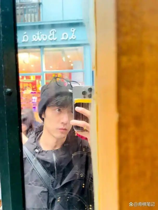 肖战瑞士度假晒背影,网友:这是全家"背影杀手"组合吗?