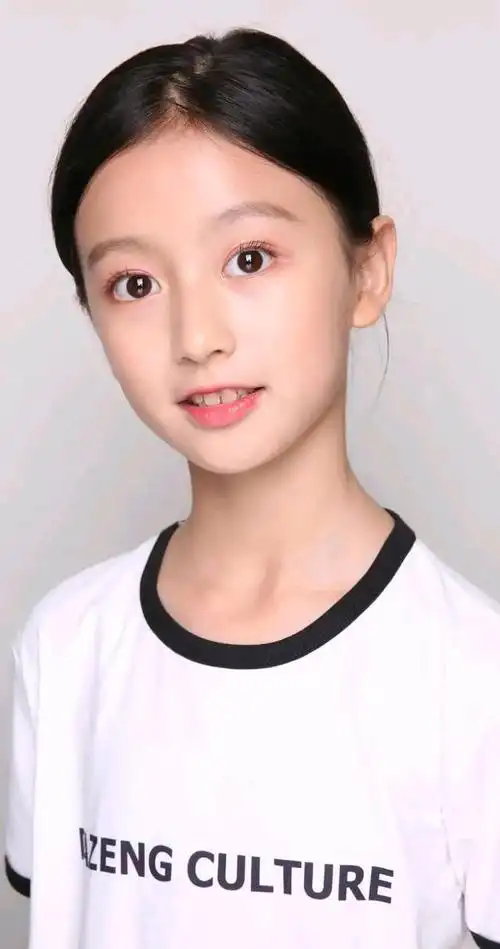 裴佳欣,高颜值可爱的小天使