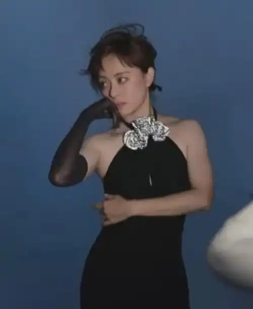 41岁孙俪被嘲膀大腰圆背影看着像大妈网友和邓超越来越像了