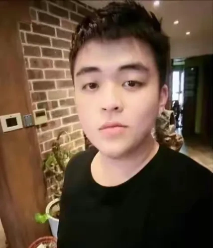 王志飞的儿子王也背着爸爸参加我不是明星王志飞别再消费老子