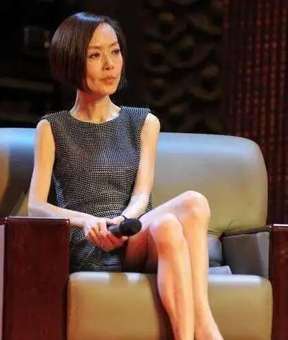 鲁豫自曝大学120斤,仅此一张大学照曝光,网友:最美的胖子!