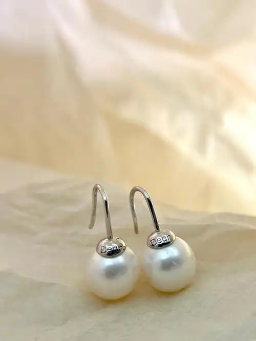 今夏离不开的一对珍珠耳环