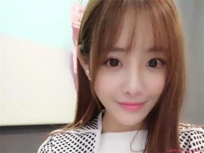 繁星米友涝趺春斓 颜值高唱歌好听圈粉无数