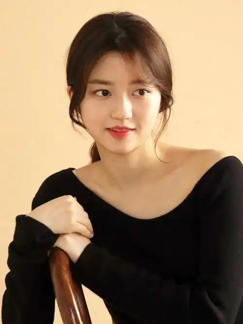 韩国新一代的潜力演员金贤秀演技颜值并存