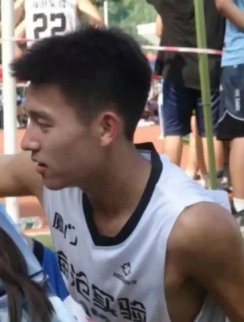 网红素人素颜帅哥,鲜肉男高一张脸令人宠溺 厦门海沧实验中学男高中生